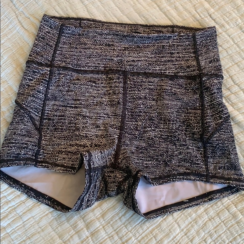 LULULEMON white and black spandex SHORTS